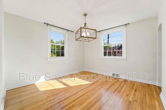Building Photo - 248 E Turnbull Ave