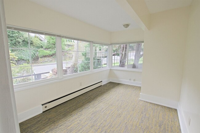 Building Photo - Bay View Living Near WWU – 1 & 3 Bedroom Units