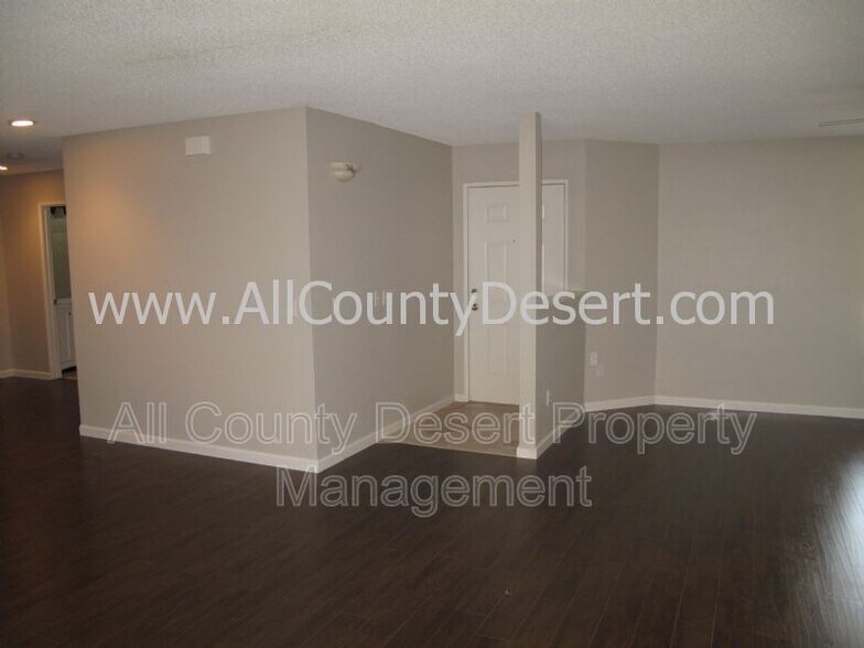 Building Photo - 52020 Avenida Mendoza