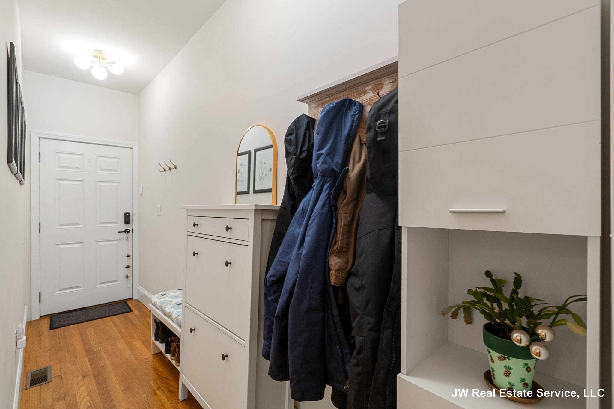 Building Photo - 4 Benson St