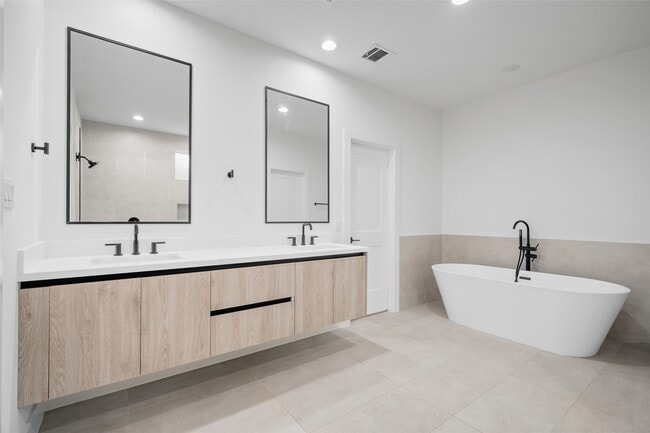 Building Photo - 105 Tolima Dove St