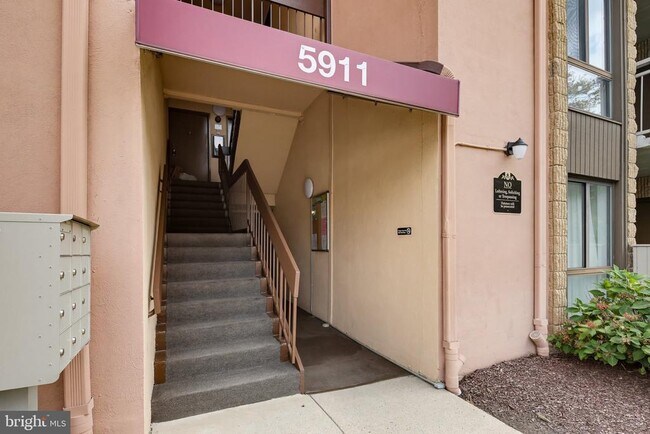 Building Photo - 5911 Tamar Dr
