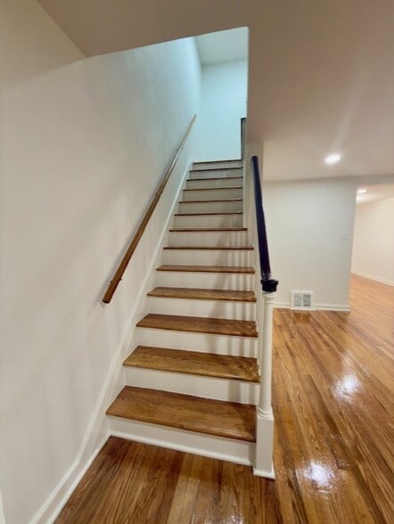 Building Photo - 352 S 25th St