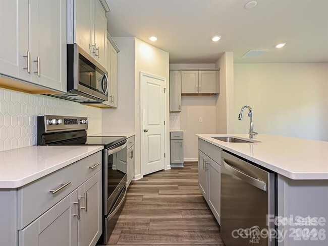 Building Photo - 5240 Brailey Cir