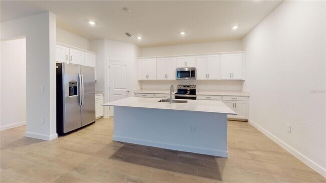Building Photo - 7913 Lakes Edge Lane