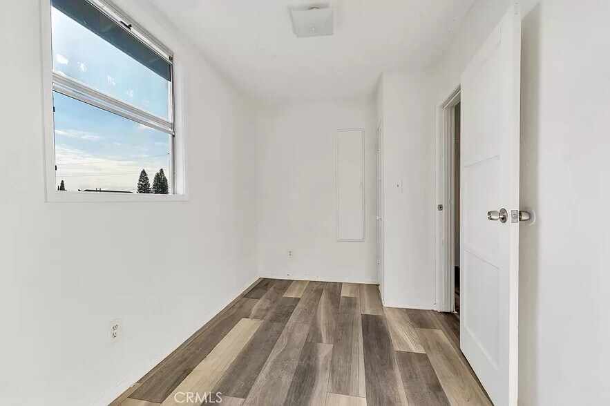 Building Photo - 648 W 41st Dr