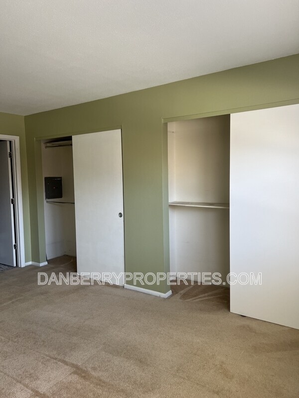 Building Photo - 3217 Glanzman Rd