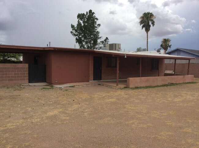 Building Photo - 3 Bedroom/ 2 Bath Home Near Mission & Vale...