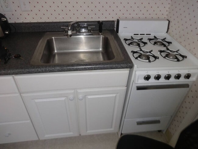 Building Photo - One Bedroom Apartment at Arlington Court