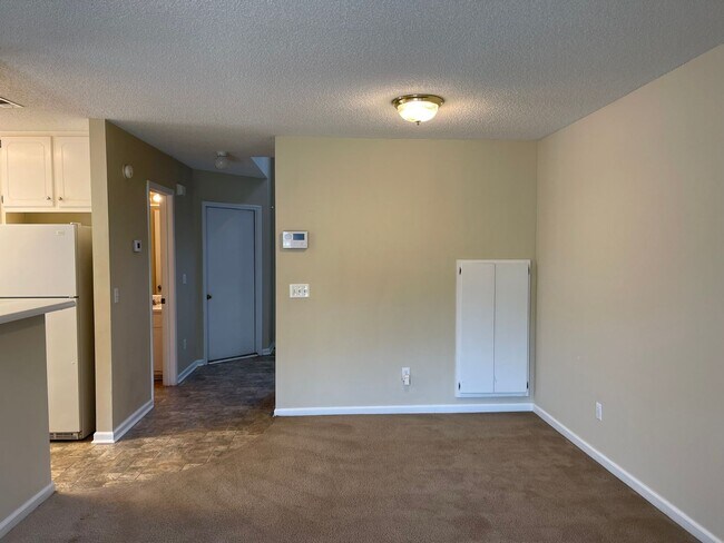 Building Photo - Foxhill Commons