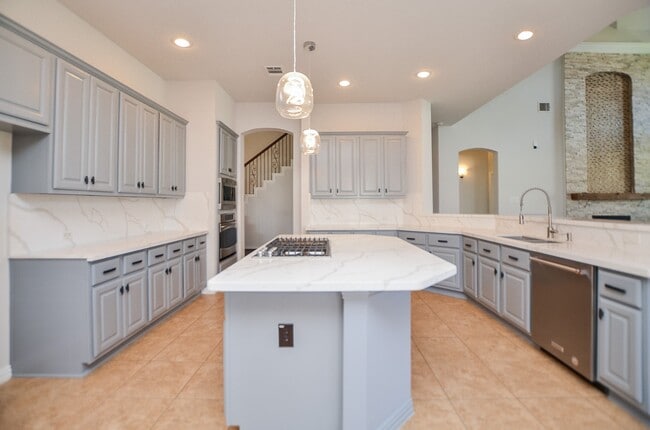 Building Photo - 4315 Village Forest Dr