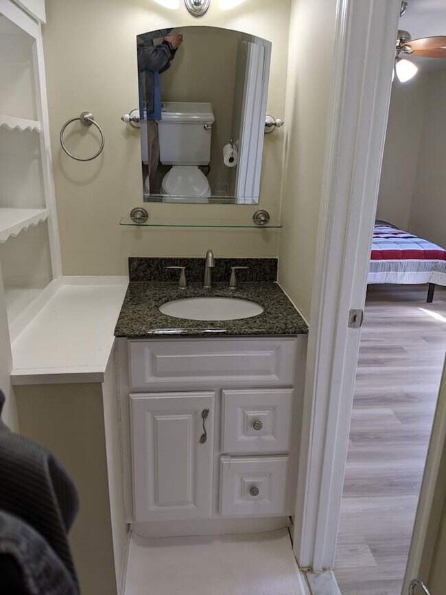 Building Photo - 7913 Central Park Cir