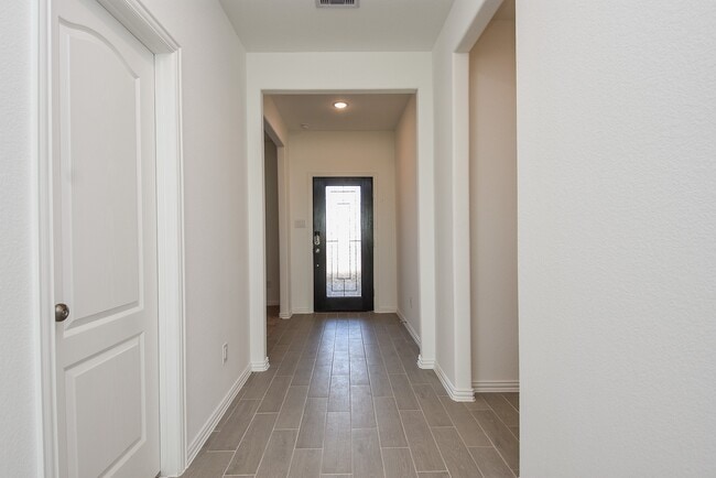 Building Photo - 8106 Royal Palm Ct