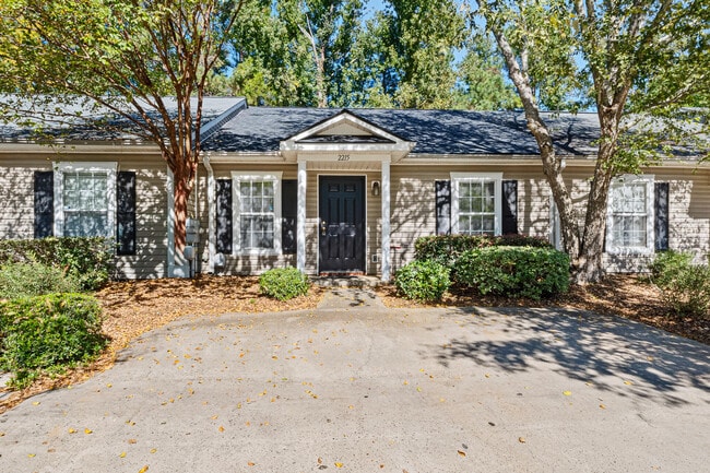 Primary Photo - 2215 Bridgeton Rd