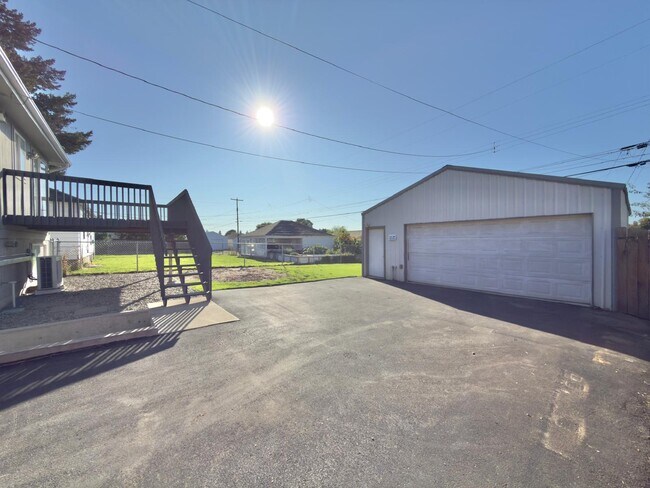 Building Photo - 48 E Princeton Ave
