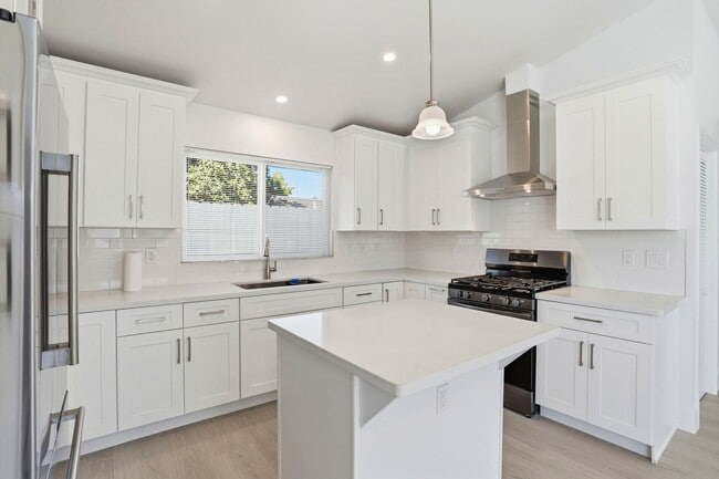 Building Photo - Just Built Two Bedroom Property!