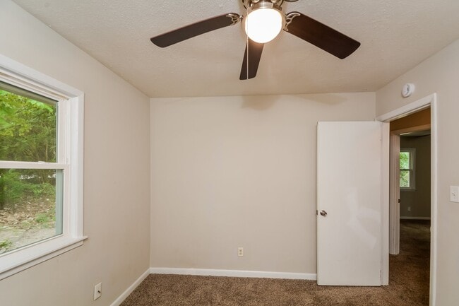 Building Photo - 4046 Village Dr