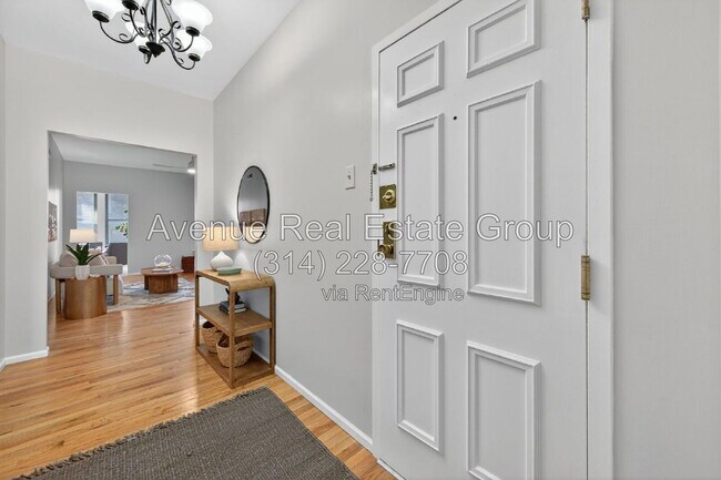 Building Photo - 5559 Pershing Ave