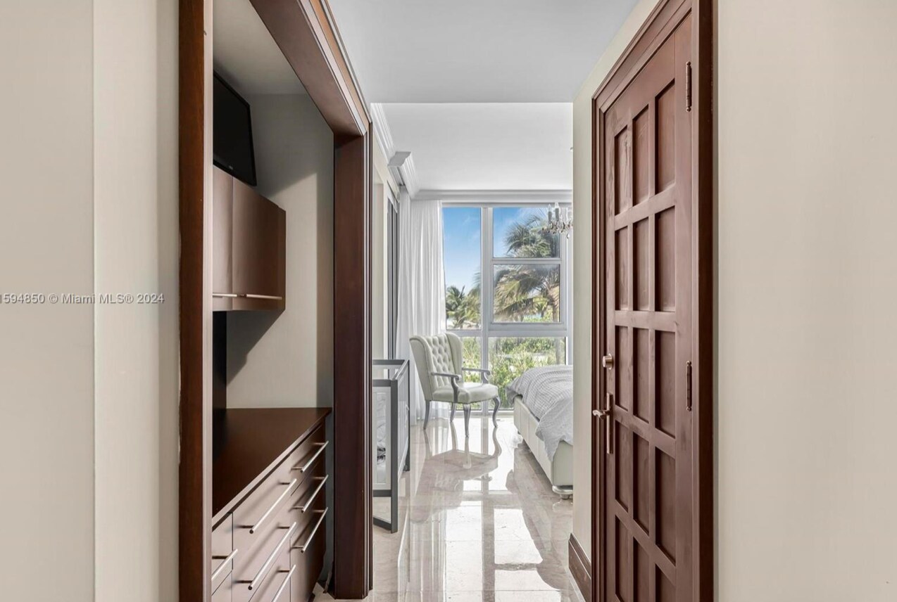 Building Photo - 18201 Collins Ave