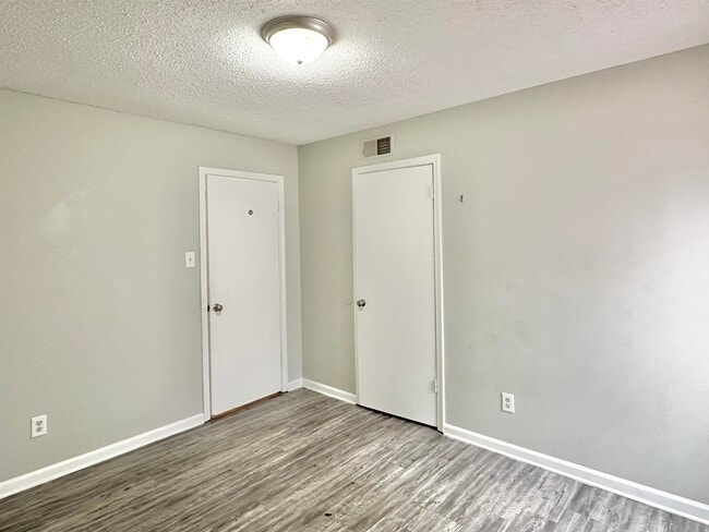 Building Photo - 2065 Goldbrier Ln