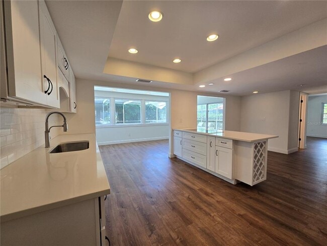 Building Photo - 300 Cypress Creek Cir