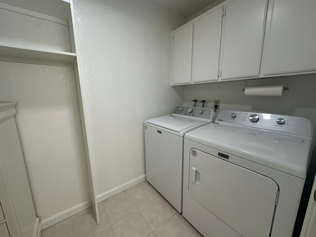 Building Photo - One Bedroom in a Great Community, Excellen...