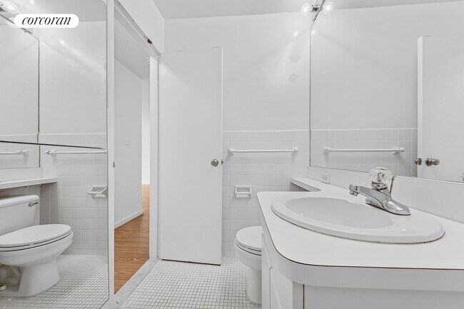 Building Photo - 501 E 87th St