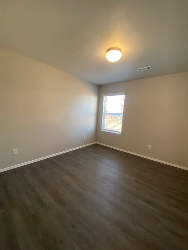 Building Photo - 503A W Christopher Dr