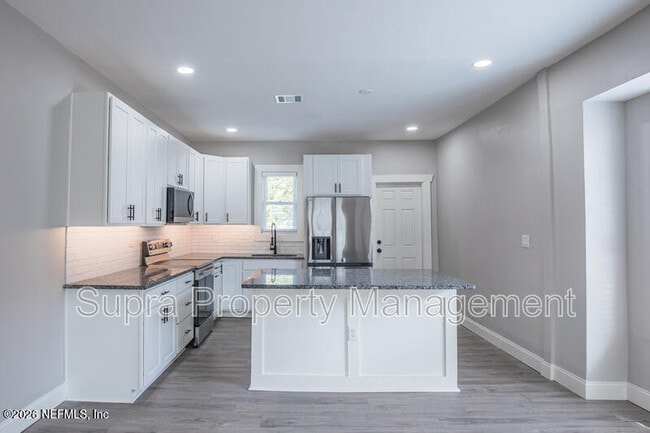 Building Photo - 2703 College St