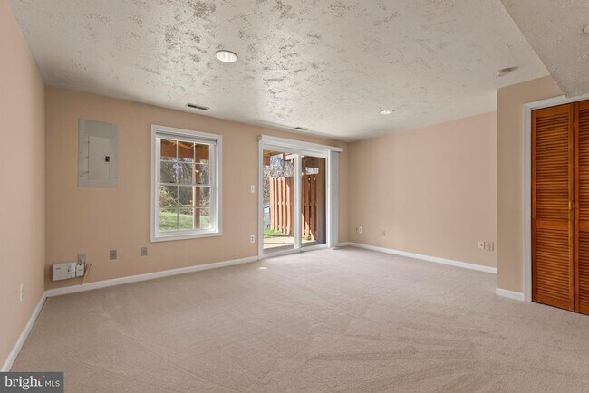 Building Photo - 21673 Hazelnut Square