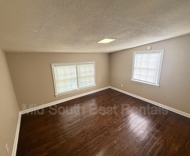 Building Photo - 1 N Front St