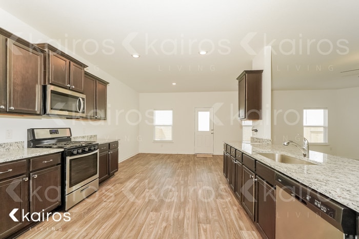 Building Photo - 962 Shady Brk