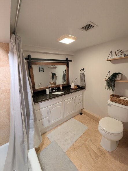 Building Photo - 202 W 8th St