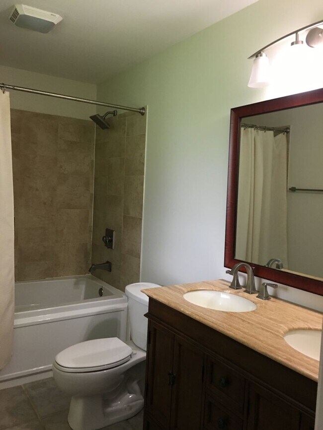 Building Photo - 1120 Wylie Dr