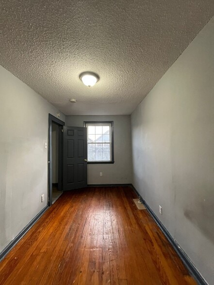 Building Photo - 39 Andrew St