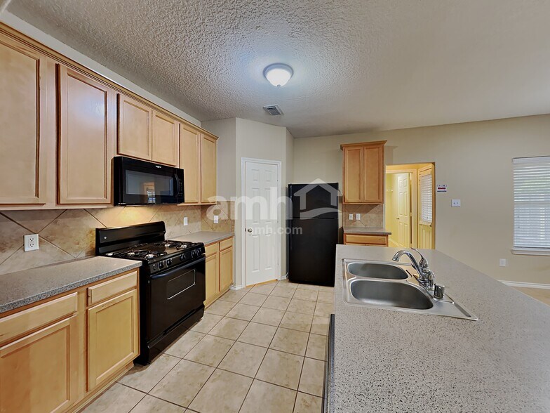 Building Photo - 9215 Birch Springs Dr