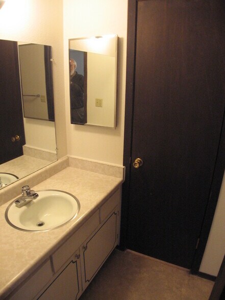 Building Photo - 1155 Lakeside Dr