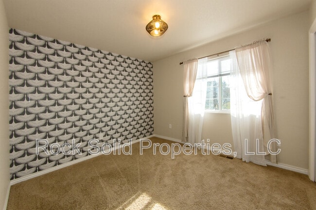 Building Photo - 3618 Woodhaven Dr