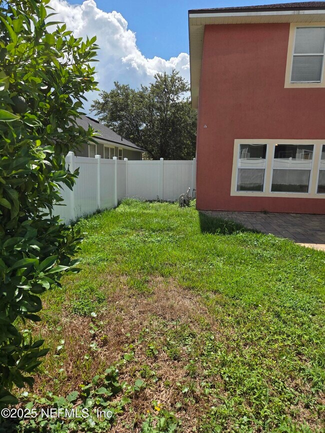 Building Photo - 1042 Drakefeather Dr