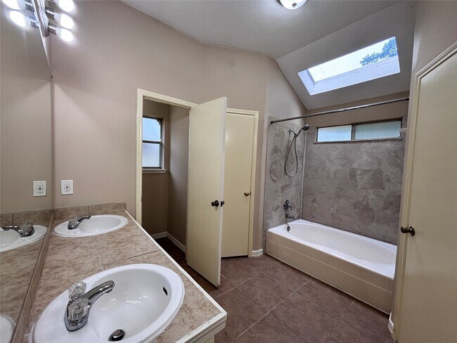 Building Photo - 15231 Cabots Landing Dr