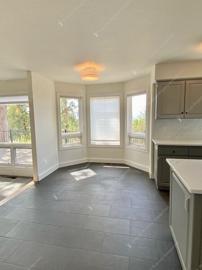 Building Photo - Luxury Living with Unmatched Cascade Views...