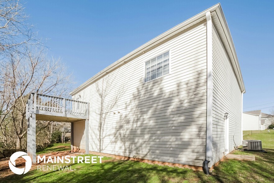 Building Photo - 4056 Robin Cir