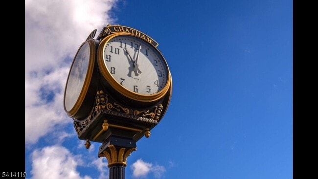 Building Photo - 525 Main St