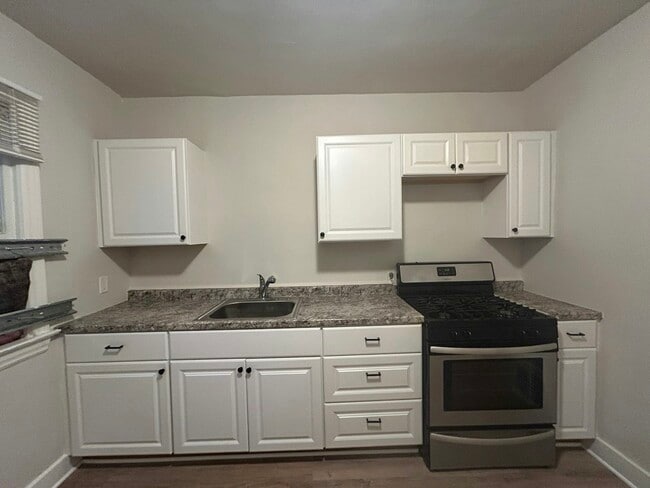 Building Photo - 4401 Buckingham