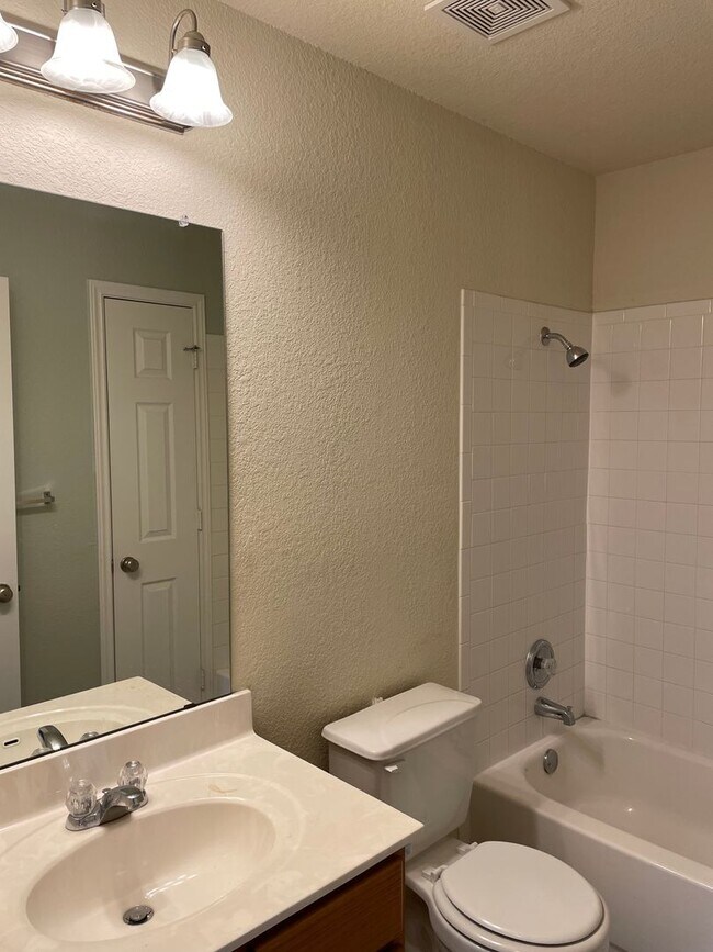 Building Photo - Bright & Spacious 3BR/2.5BA with Loft and Two-Car Garage in Sendero Springs