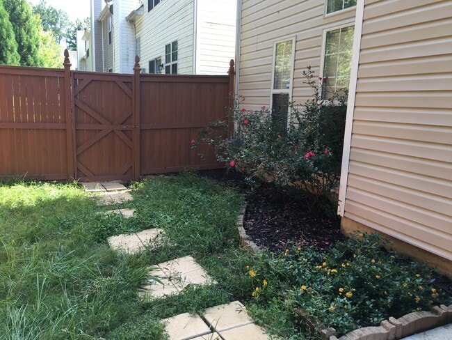 Building Photo - 1608 Hemburg Trace