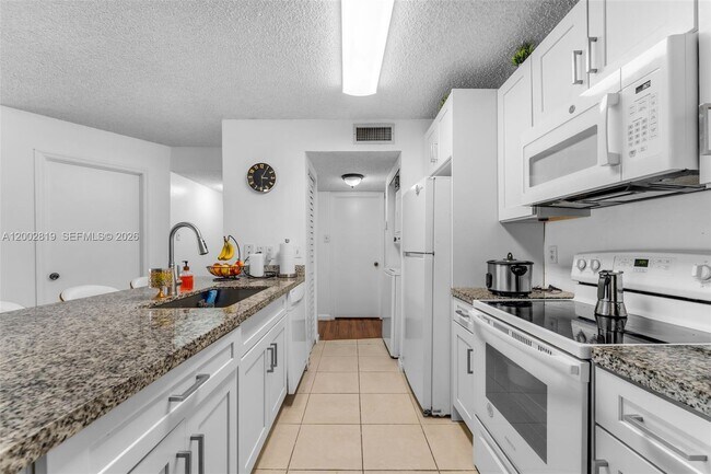 Building Photo - 10630 SW 157th Ct