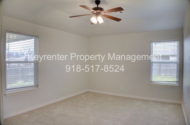 Building Photo - Coming Soon! 3 bed/2 bath!