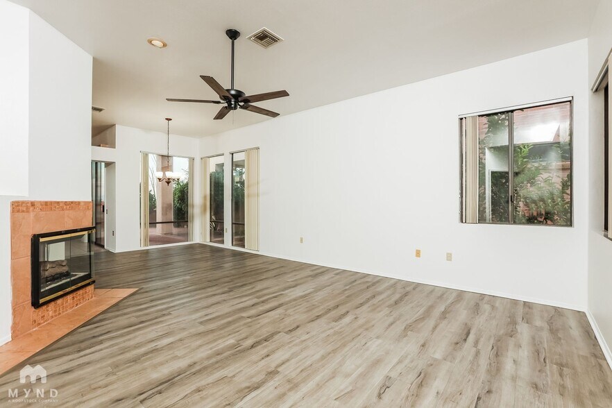 Building Photo - 1606 W Calle Del Ducado