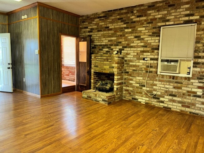 Building Photo - 416 Oneida Ave